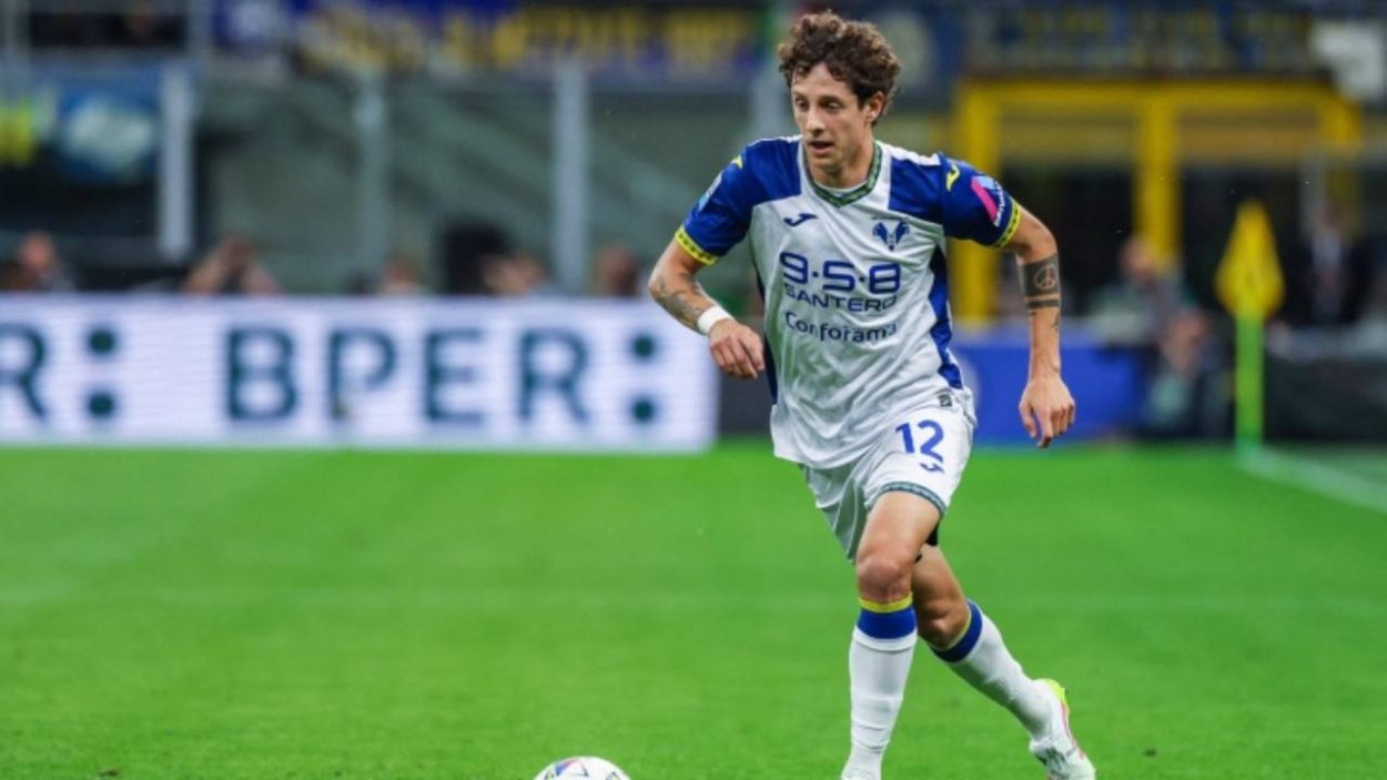 Bradaric con la maglia dell'Hellas Verona, crediti Imago, www.lacasadic.com