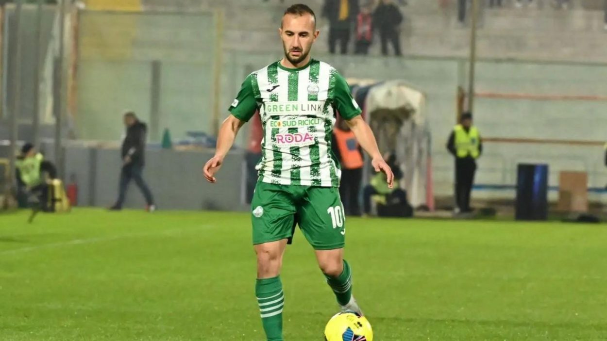 Giuseppe Borello con la maglia del Monopoli - Credits: SS Monopoli 1966 - www.lacasadic.com