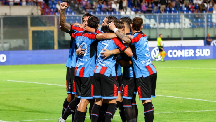 Esultanza di squadra, Catania (credit: Riccardo Caruso) - www.lacasadic.com