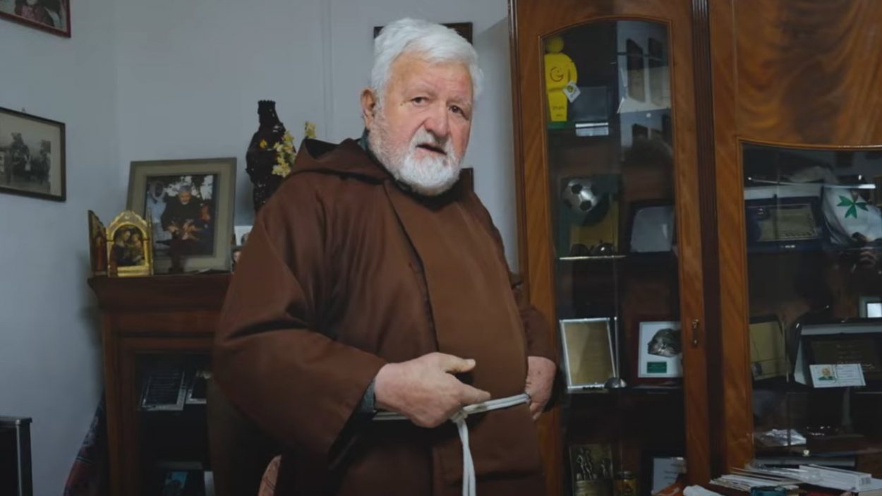 Padre Fedele, storico tifoso del Cosenza - www.lacasadic.com