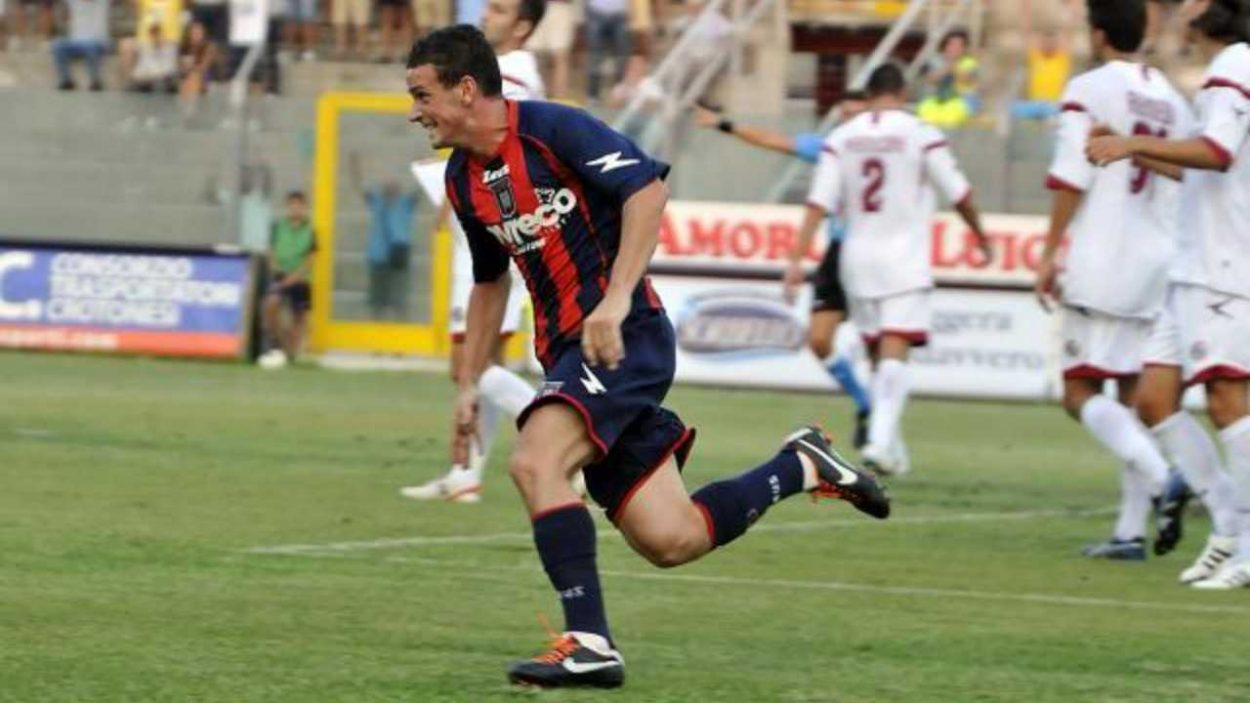 Florenzi esulta con la maglia del Crotone