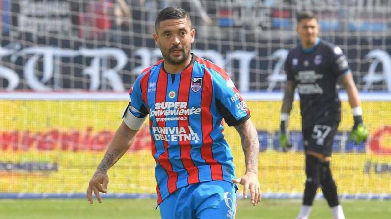 de rose con la maglia del catania