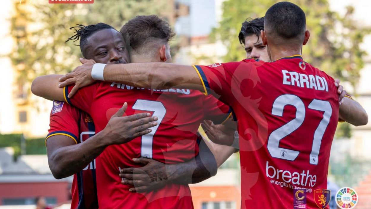Giocatori del Potenza (credit: Potenza Calcio) - www.lacasadic.com