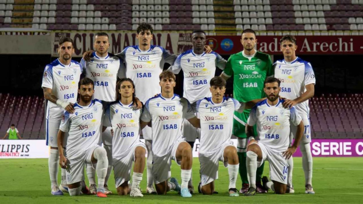 La squadra del Siracusa in posa per la foto pre gara