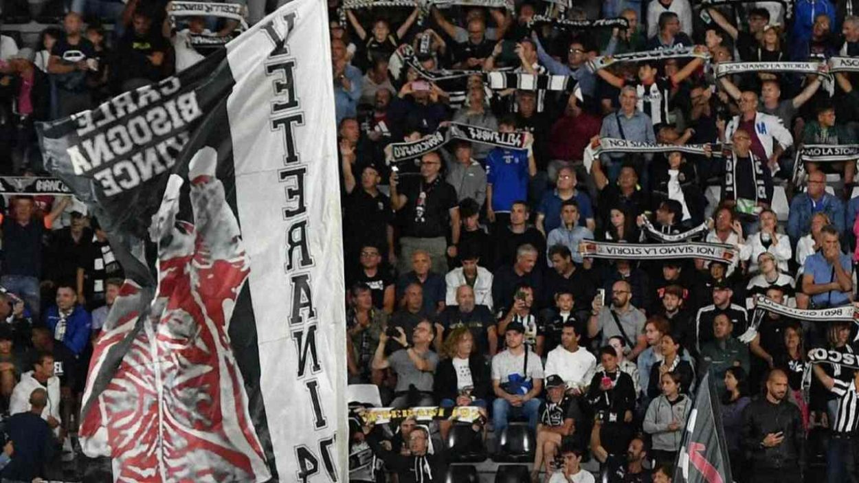 I tifosi dell'Ascoli allo stadio