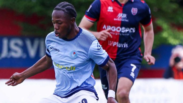 Zoma con la maglia dell'AlbinoLeffe, credit U.C. AlbinoLeffe, www.lacasadic.com