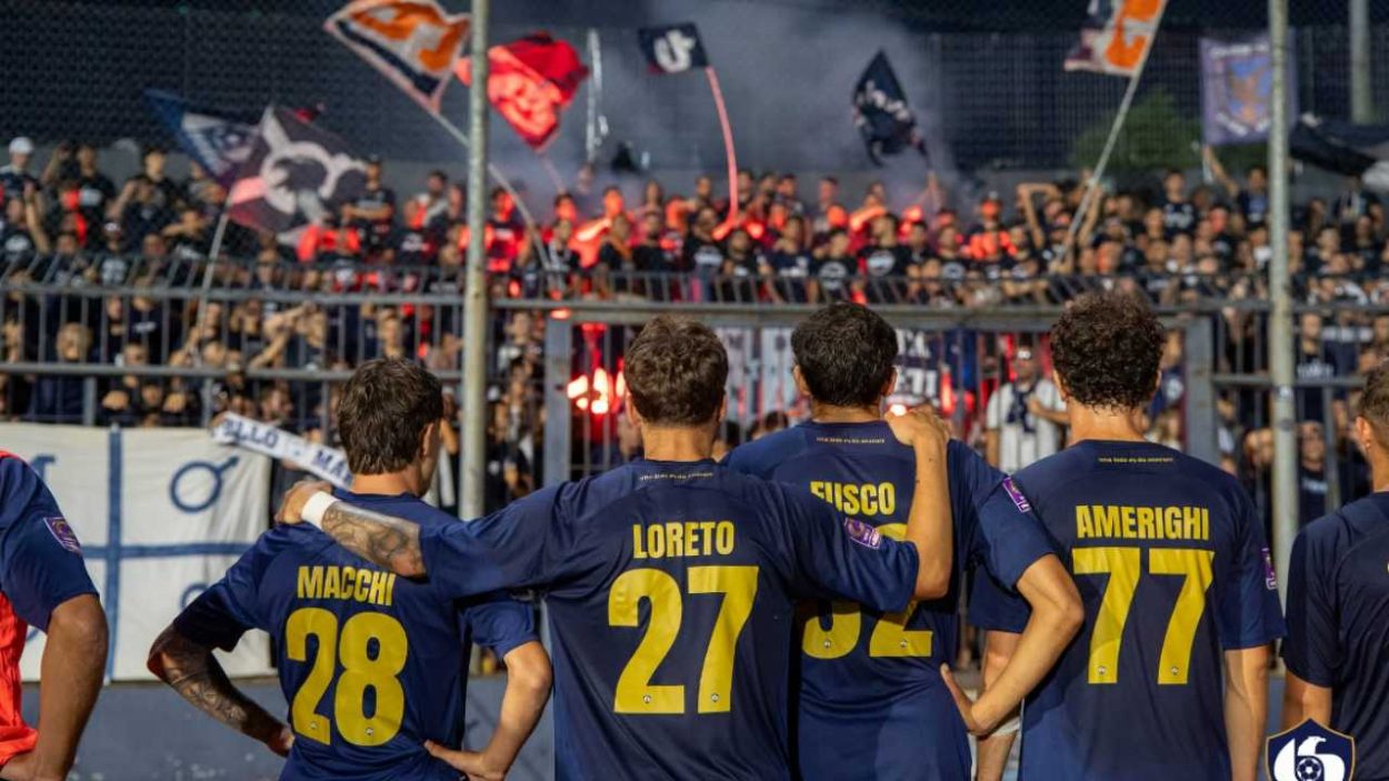 Cavese davanti ai propri tifosi