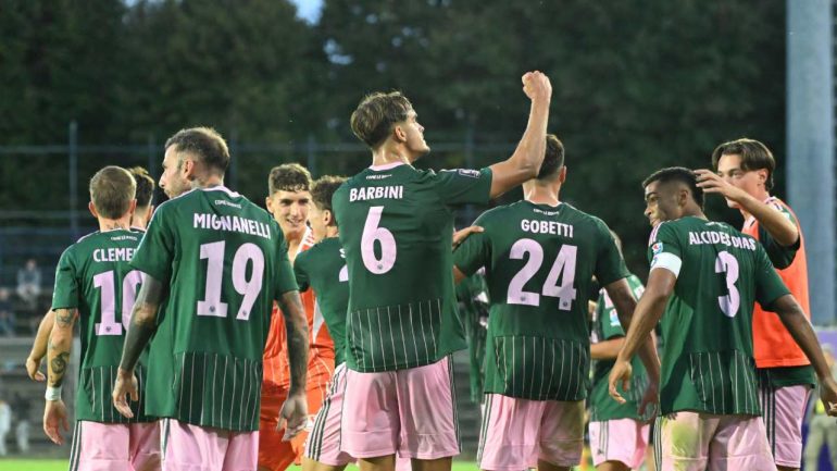 Esultanza dei giocatori delle Dolomiti Bellunesi