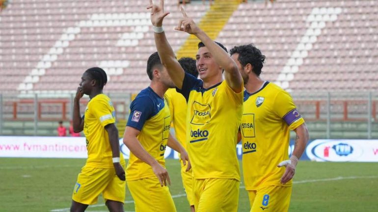 Bellini con la maglia della Pianese