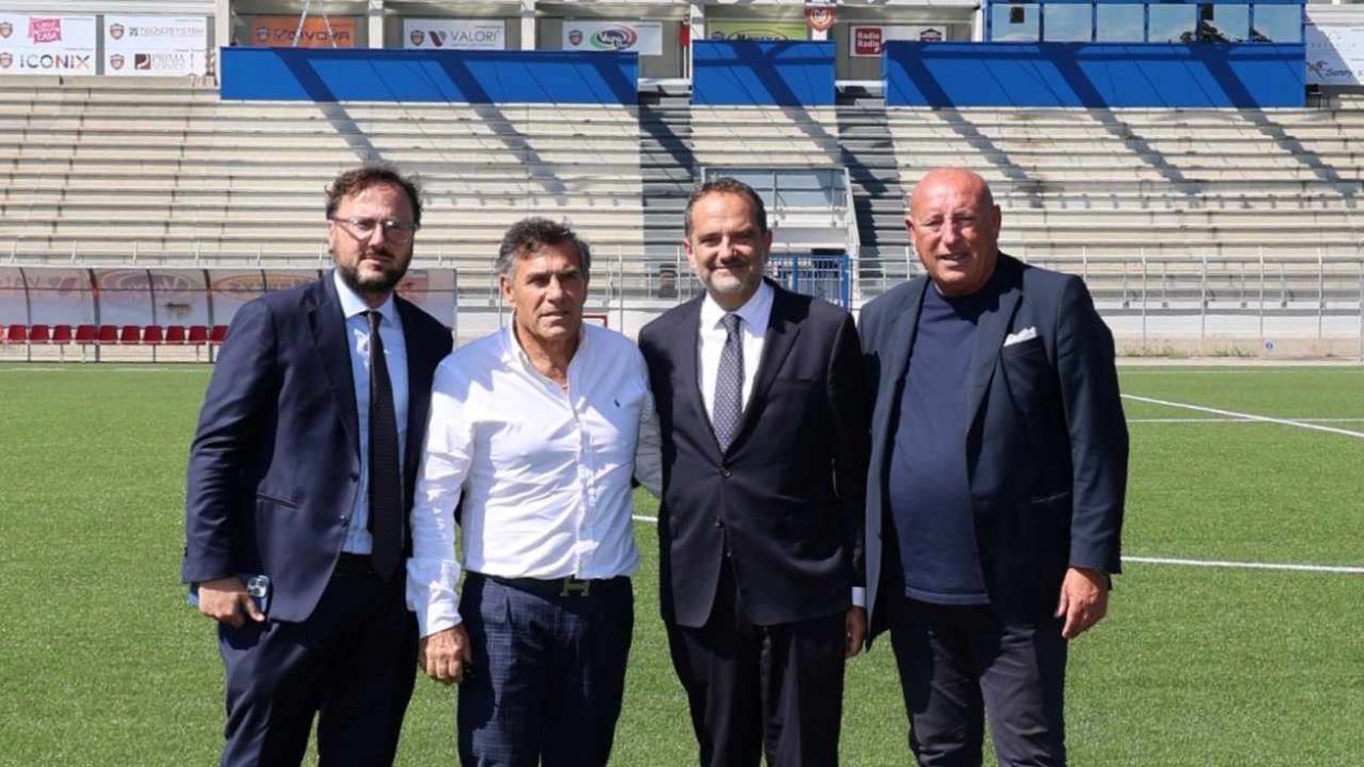 Il presidente della Lega Pro Matteo Marani fa visita al Guidonia Montecelio. In foto da sx Aliano, Fusano, Marani e Lucchesi / Credit: Lega Pro, www.lacasadic.com
