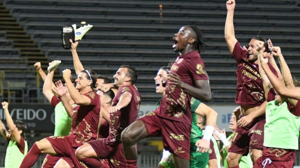 Ravenna Calcio squadra che esulta