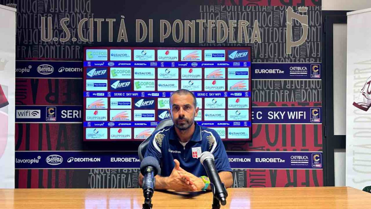 Filippo D'Alesio in conferenza stampa