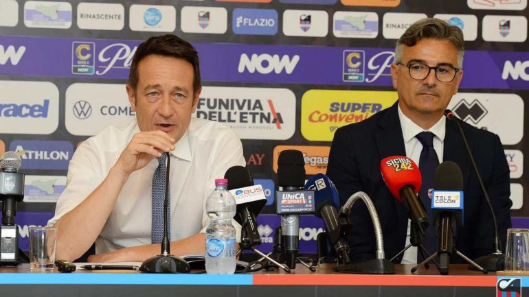 Il dg Zarbano e il ds Pastore durante una conferenza stampa del Catania