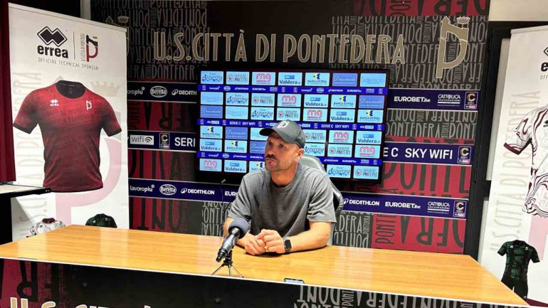 Andrea Lisuzzo in conferenza stampa / www.lacasadic.com