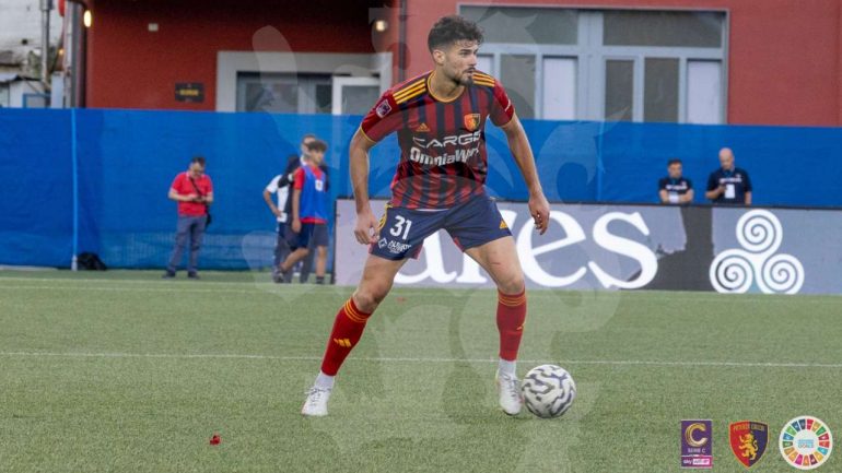 Antonis Siatounis in azione con la maglia del Potenza (credit: Nicola Remollino, Potenza Calcio) - www.lacasadic.com