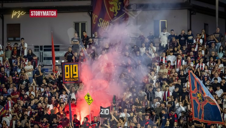 Tifosi allo stadio Alfredo Viviani, Potenza (credit: Nicola Remollino, Potenza Calcio) - www.lacasadic.com