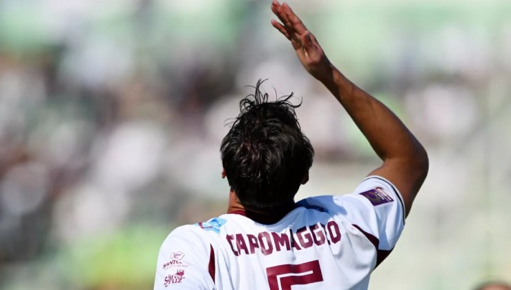 Capomaggio con la maglia della Salernitana, crediti US Salernitana 1919, www.lacasadic.com