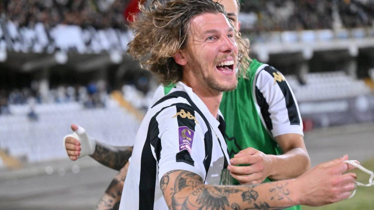 Corazza esulta per il gol
