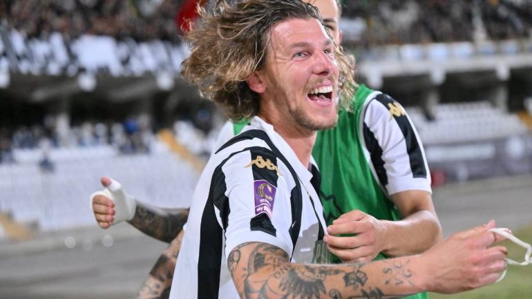 Corazza esulta per il gol