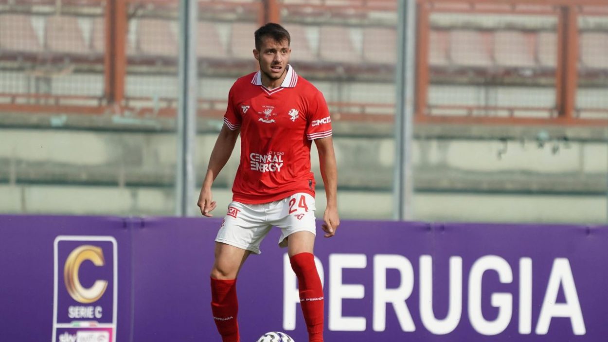 Emanuele Torrasi con la maglia del Perugia (credit: IMAGO) www.lacasadic.com