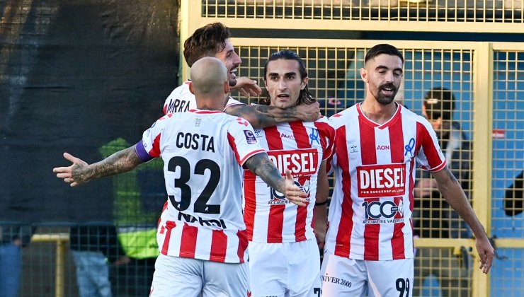 Rada e Costa con la maglia del Vicenza (credit L.R. Vicenza) www.lacasadic.com