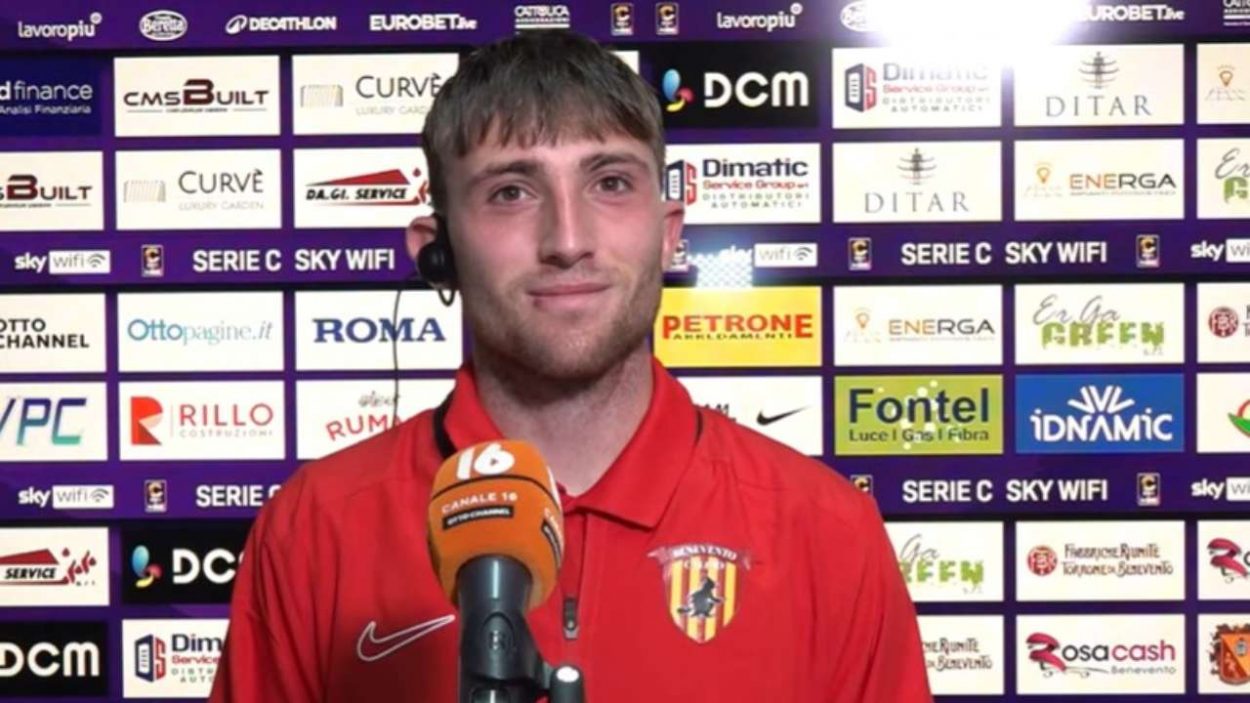 Guglielmo Mignani con la maglia del Benevento, Screen YT, Copertina / www.lacasadic.com
