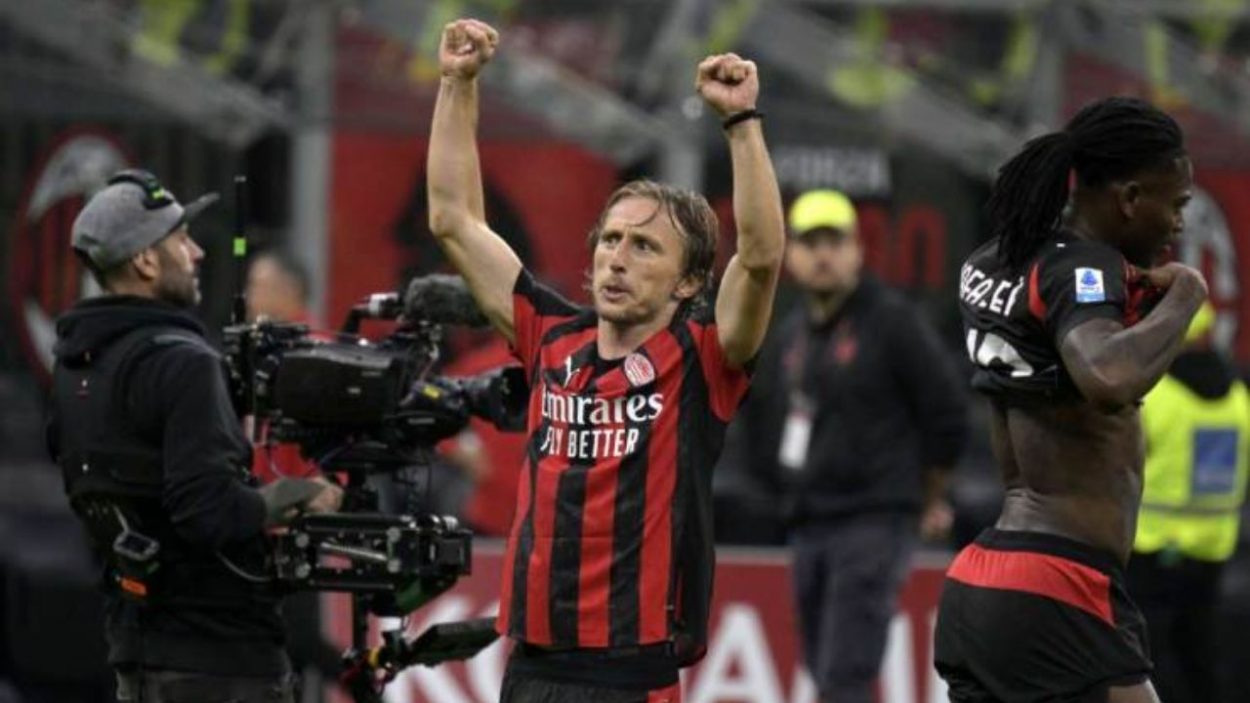 Modric con la maglia del Milan