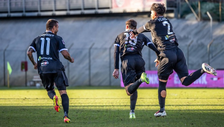 Rossini che esulta con la maglia del Carpi (credit Daniele Luigi) www.lacasadic.com