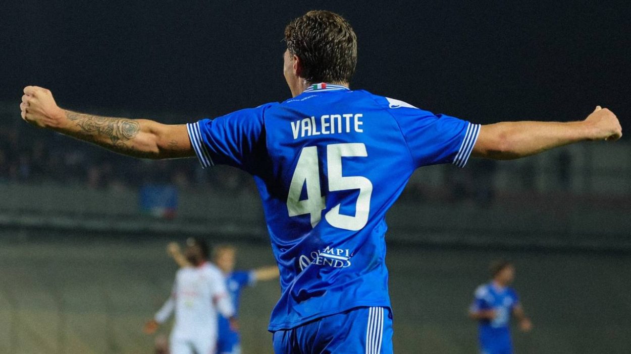 Valente dopo il gol in Carpi Union Brescia