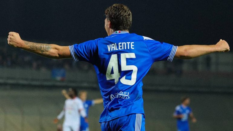 Valente dopo il gol in Carpi Union Brescia