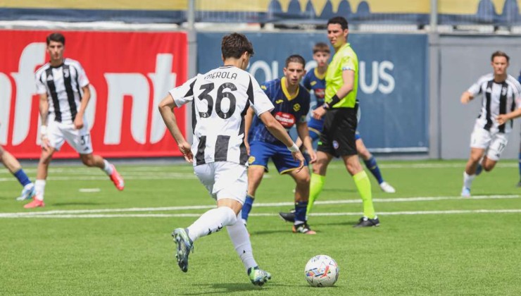 Antonio Stefano Merola con la maglia della Juventus, crediti Martina Cutrona, www.lacasadic.com