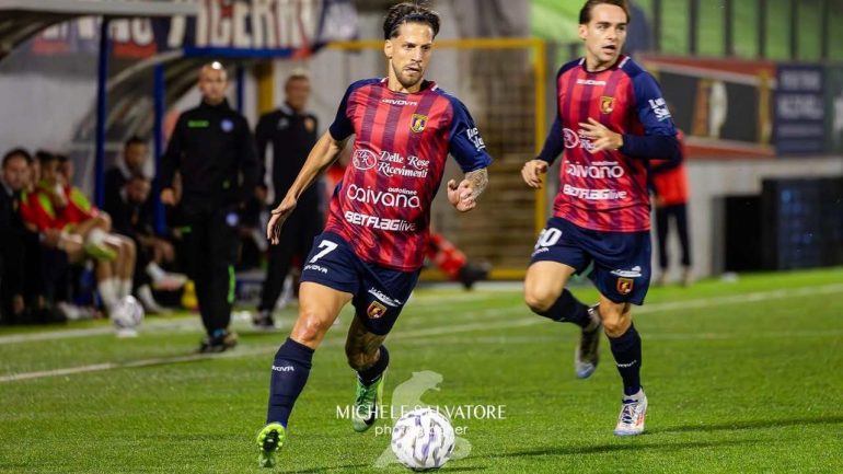 energe con la maglia del picerno