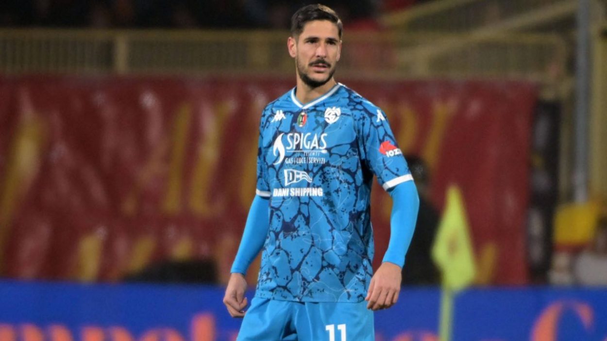 Diego Falcinelli in azione con la maglia dello Spezia (Imago)