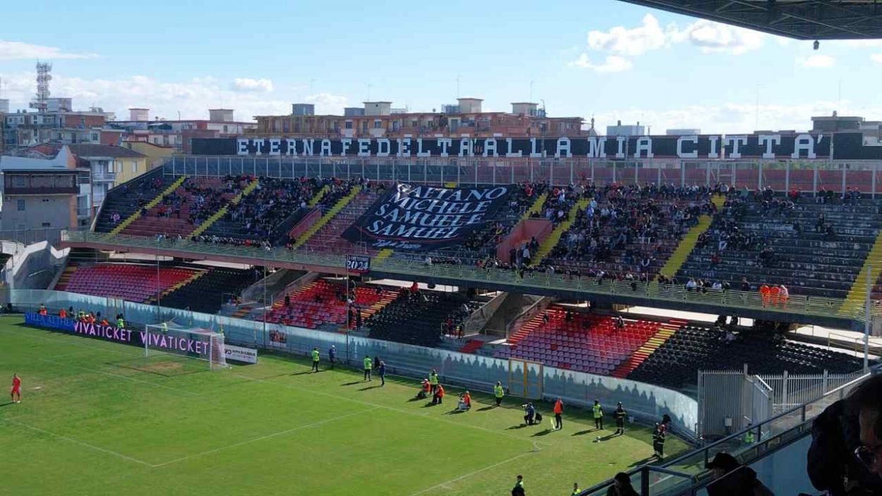 Foggia-Crotone, i tifosi in Curva