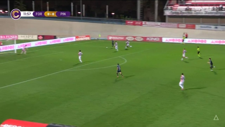 Bandierina alzata sul gol di Bruzzaniti - www.lacasadic.com