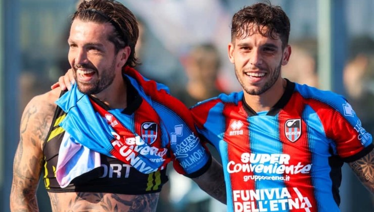 Francesco Forte ed Emmanuele Cicerelli esultano nella vittoria del Catania sulla Salernitana
