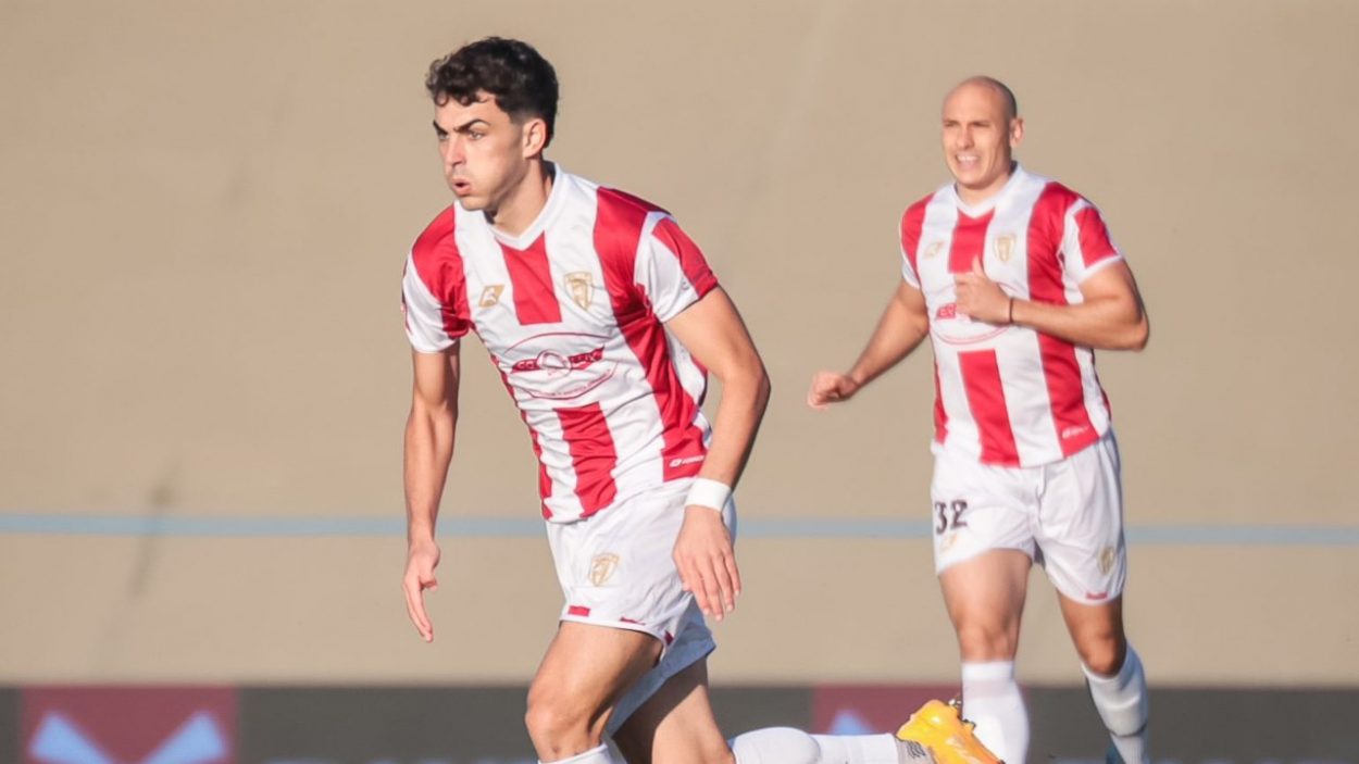 Andrea Franzolini in azione con la maglia del Forlì (credit: Forlì FC) / www.lacasadic.com