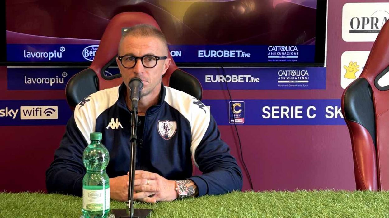 Mancinelli in conferenza stampa / www.lacasadic.com