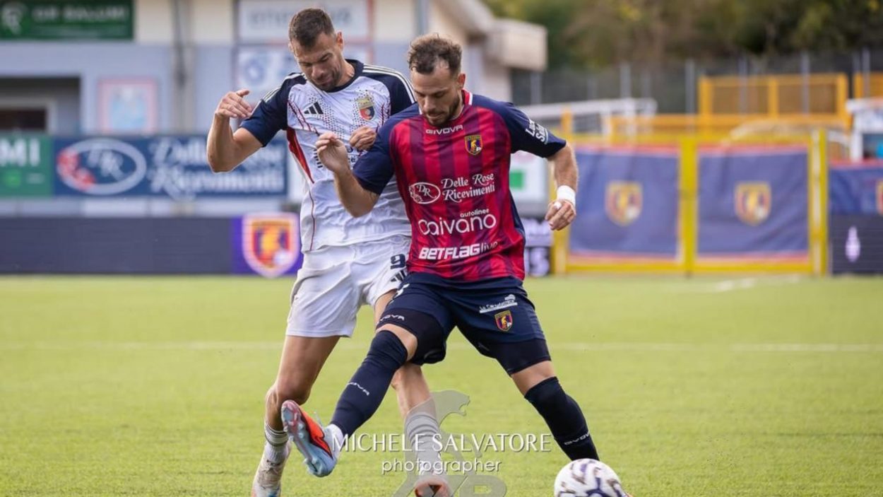 Ruben Garcia in azione con la maglia del Picerno (credit: A.Z. Picerno) - www.lacasadic.com