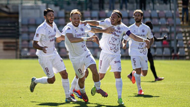 Festeggiamenti dopo il gol - credit: Ravenna FC - www.lacasadic.com