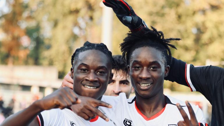 Asane e Ousseynou Sow con la maglia della Pro Vercelli Credit Fc Pro Vercelli 1892 / www.lacasadic.com