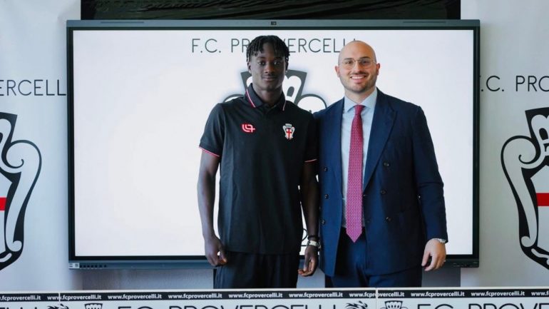 Assane Sow e il dg Fimmanò, Credit_ Pro Vercelli