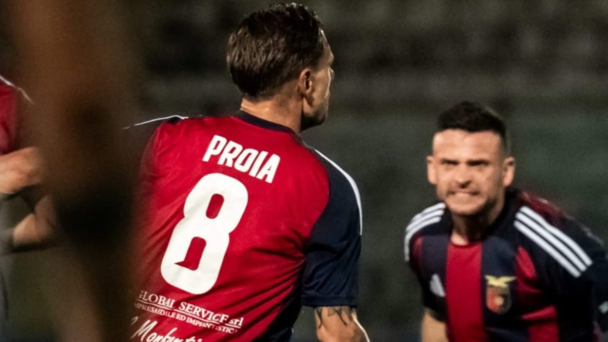 Federico Proia con la maglia della Casertana, Credit Casertana F.C / www.lacasadic.com