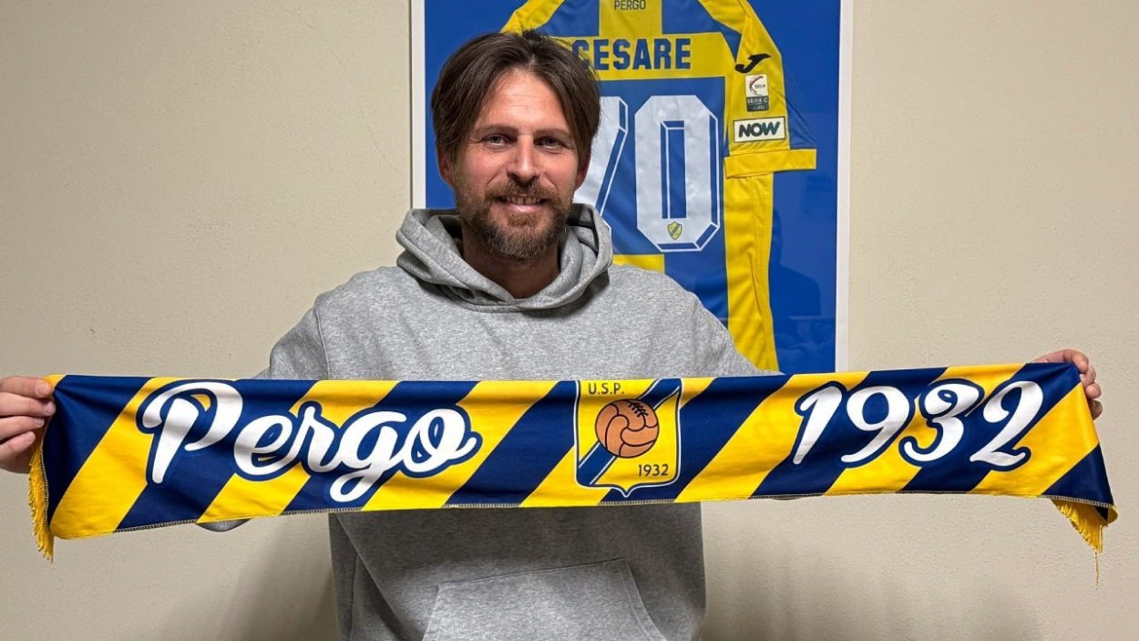 Mario tacchinardi con la sciarpa della Pergolettese, Credit: Us Pergolettese / www.lacasadic.com