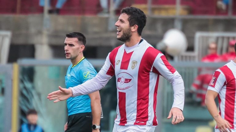 Petrelli con la maglia del Forlì - Credit: FB Forli - www.lacasadic.com