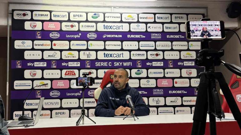 D'Alesio in conferenza stampa