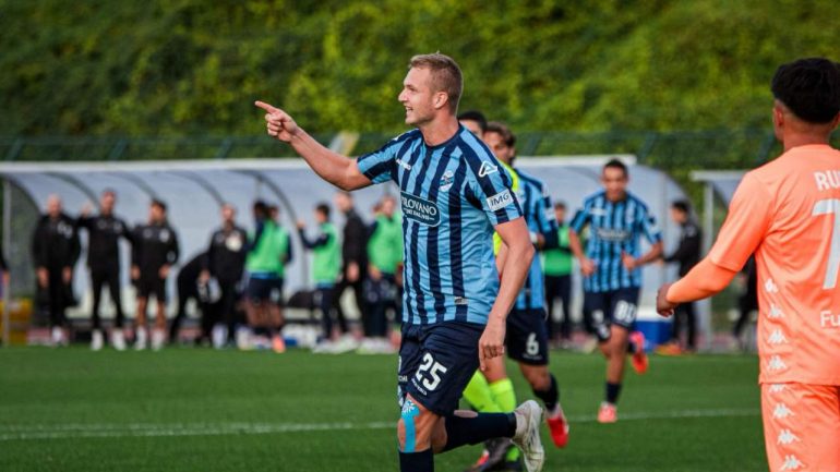 Sipos con la maglia del Lecco