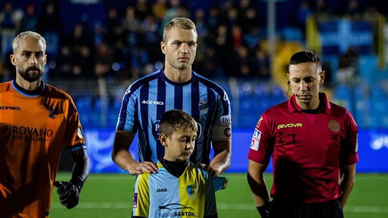 Sipos con la maglia del Lecco