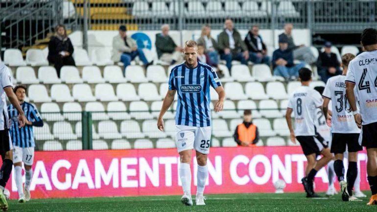 Sipos con la maglia del Lecco