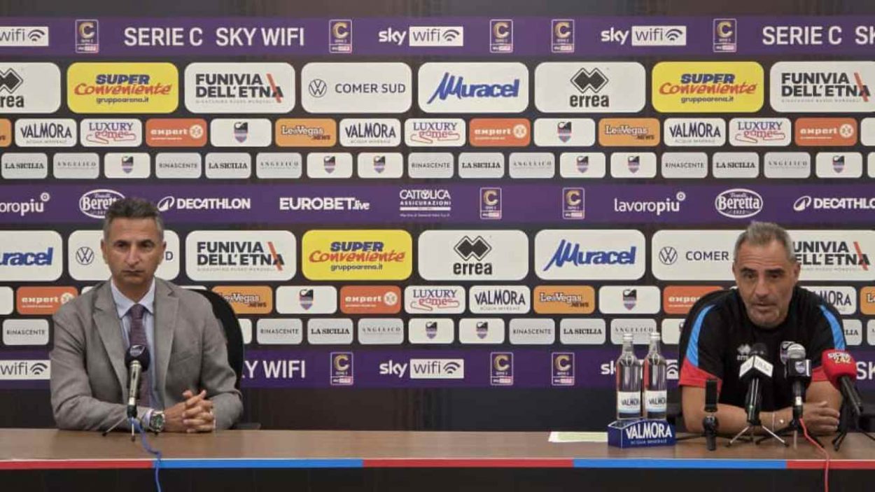 L'allenatore del Catania, Domenico Toscano in conferenza stampa